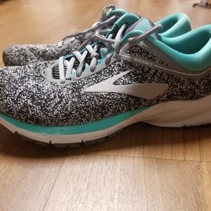 Brooks Launchs width B
